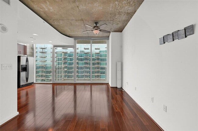 Building Photo - 5925 Almeda Rd