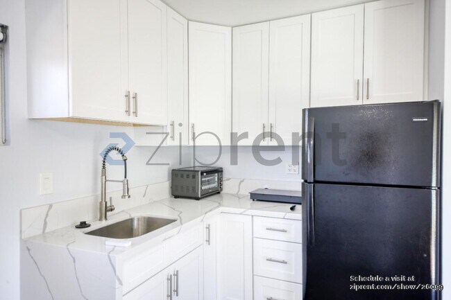 Building Photo - 10045 Wisner Ave