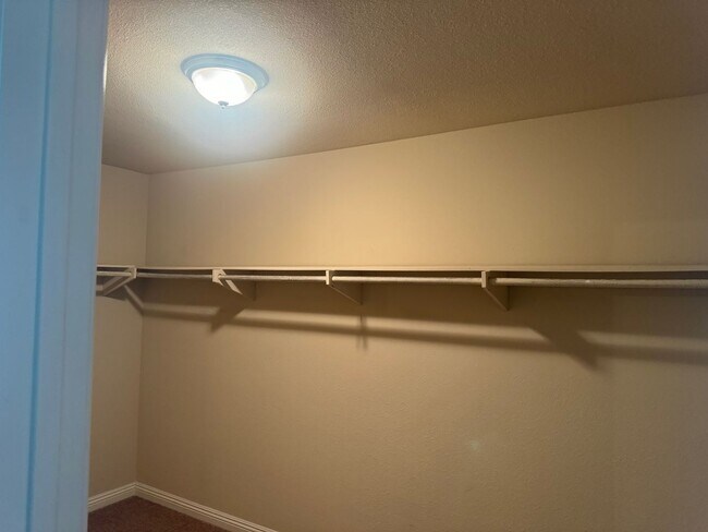 Building Photo - Very Spacious! 3Bed/2.5Bath w/solar panels! Close to Sweetwater Reservoir with plenty of trails!