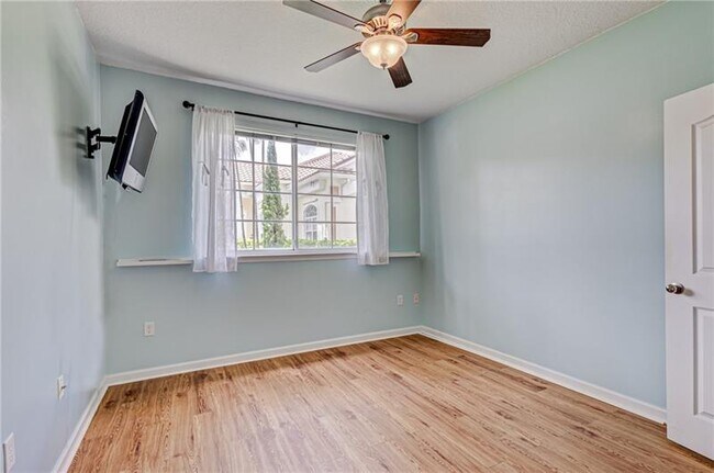 Building Photo - 9833 Baywinds Blvd