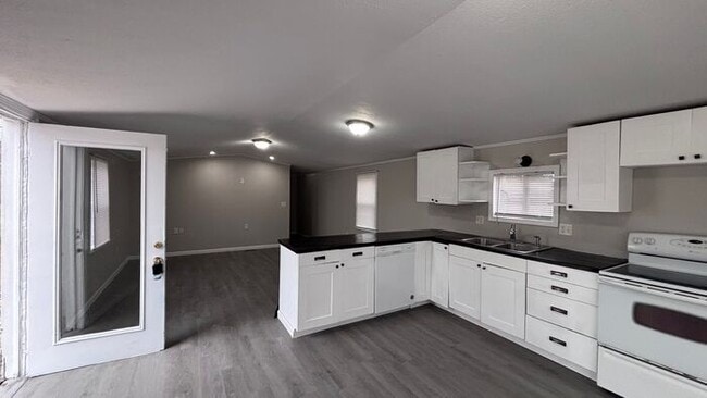 Building Photo - Newly Remodeled Home For Sale