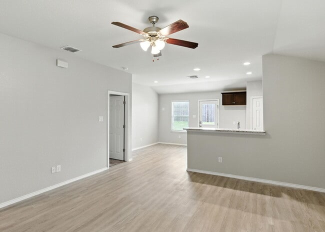 Building Photo - Immaculate 3BR/2BA Home Featuring Open-Con...