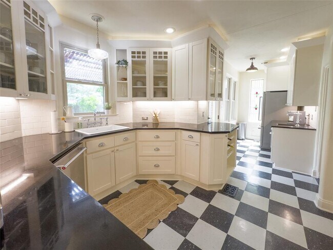 Building Photo - 1512 Northwood Rd