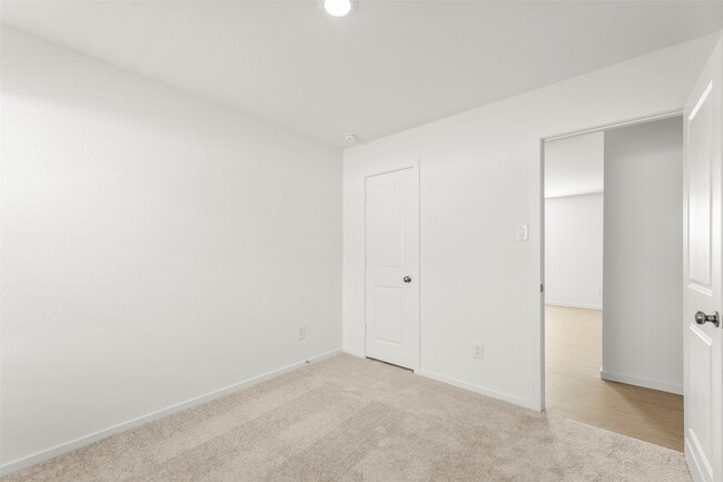 Building Photo - 16854 Great Highlands Dr