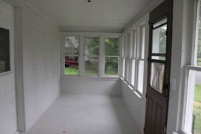 Building Photo - 605 E River Ave