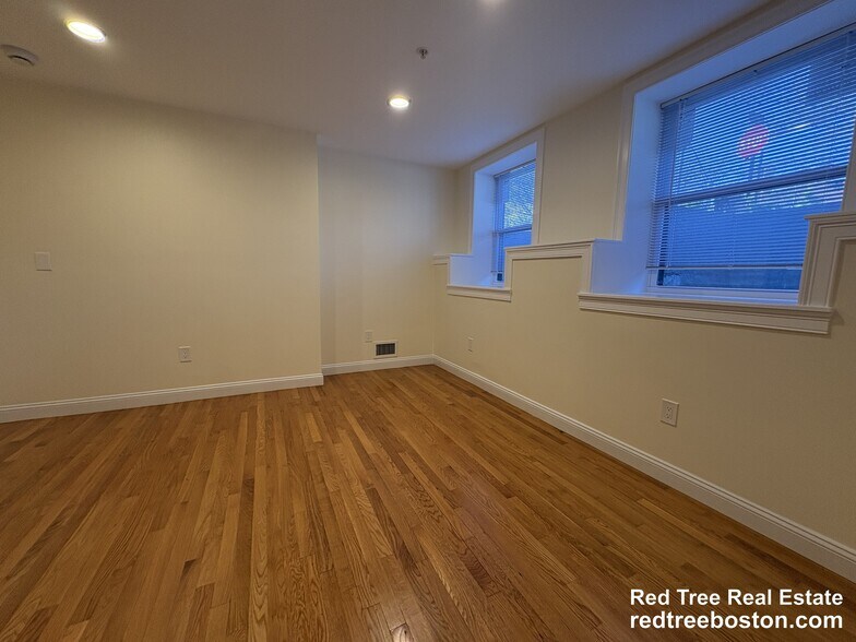 Building Photo - 1801 Beacon St