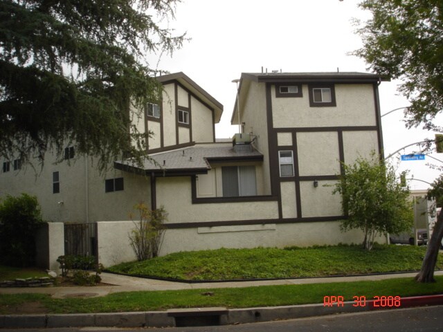 Building Photo - 7665 Fountain Ave