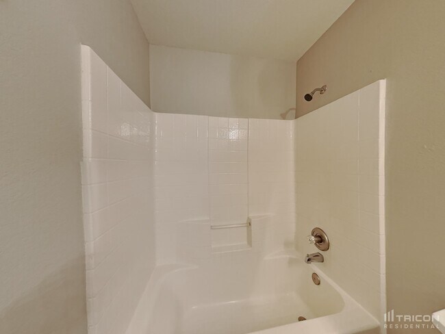 Building Photo - 401 Rustic Grove Ln