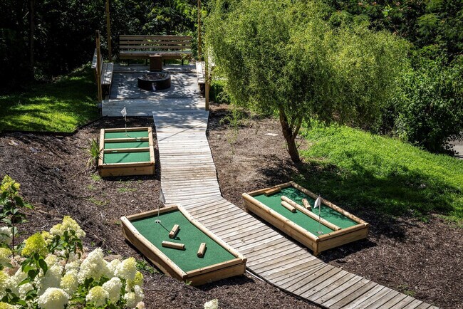 Building Photo - 208 Tunnel Ridge Dr