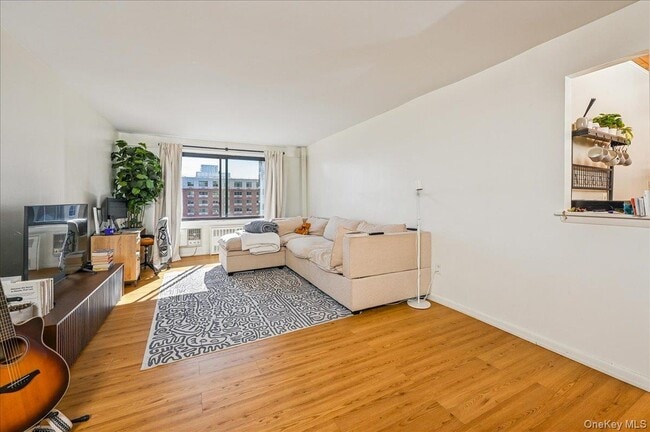 Building Photo - 25 Lake St