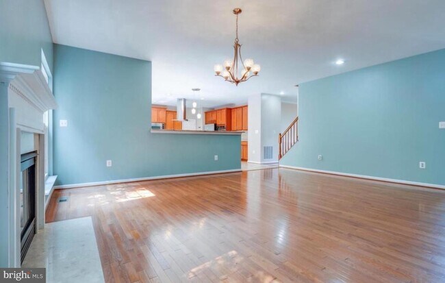 Building Photo - 8464 Hessian Hill Ct