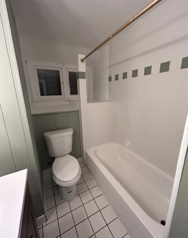 Building Photo - Charming 4-Bed Home with Gleaming Hardwood Floors & 2 Full Baths in Minneapolis!