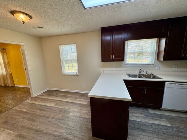 Building Photo - LARGE FENCED YARD, and lawn care INCLUDED