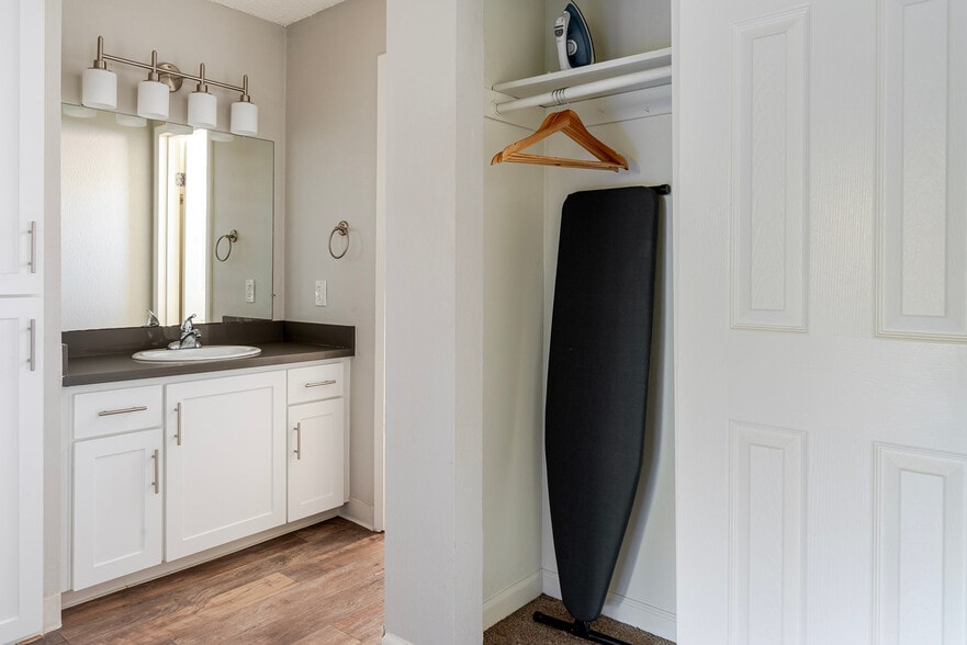 Building Photo - 202 Calvert Dr