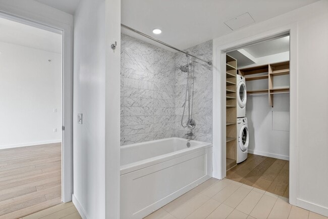 Building Photo - Luxurious 1 bedroom in Capital Hill!
