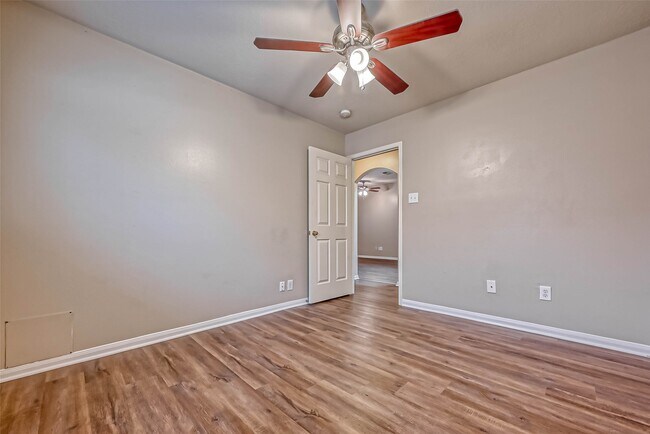 Building Photo - 911 Bent Sail Ln