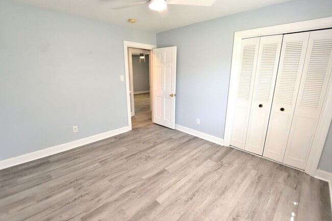 Building Photo - 1640 Bridgedale Dr