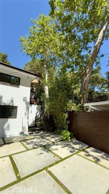 Building Photo - 1216 N Beverly Glen Blvd