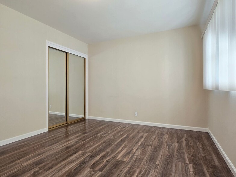 Building Photo - 1235 Heatherstone Way