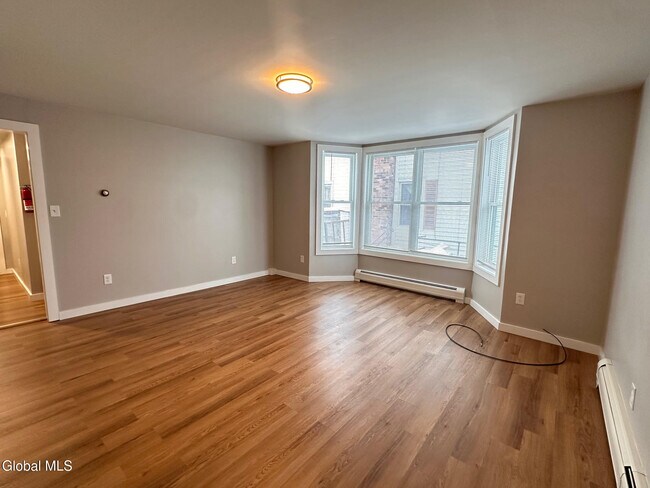 Building Photo - 23 River St