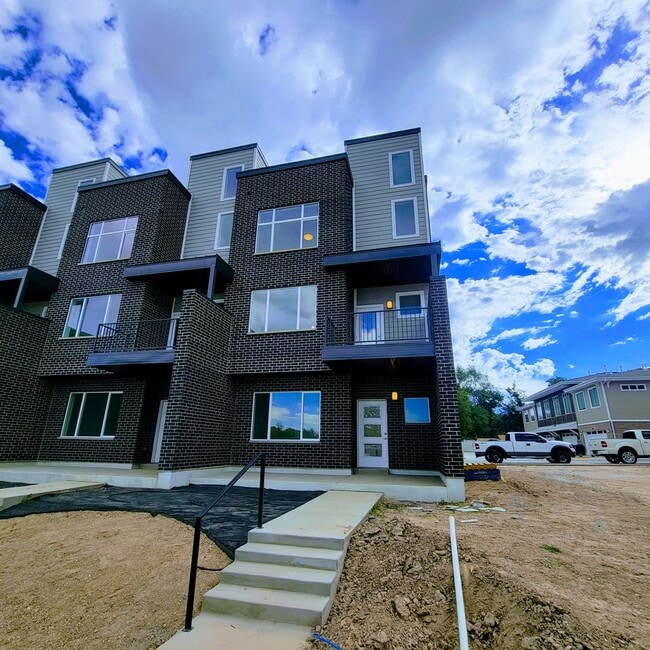 Primary Photo - Phenomenal GORGEOUS HOME!!