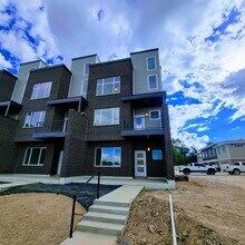 Building Photo - Phenomenal GORGEOUS HOME!!