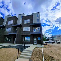 Building Photo - Phenomenal GORGEOUS HOME!!