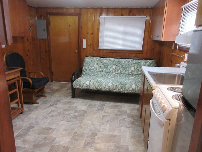 Building Photo - Cozy & Comfortable & Furnished Tiny House