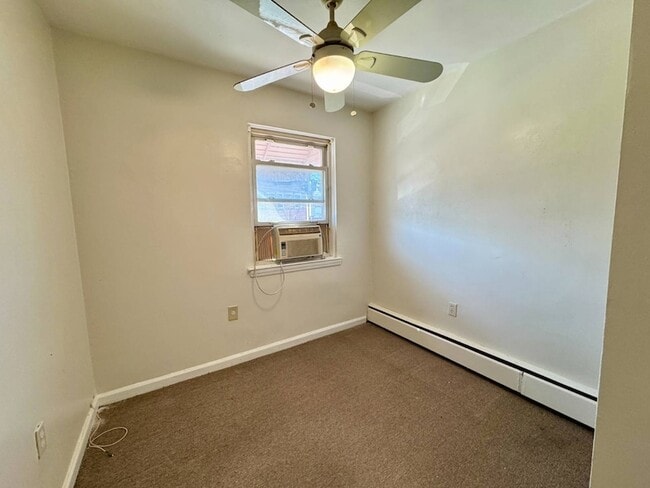 Building Photo - 526 Underhill Ave