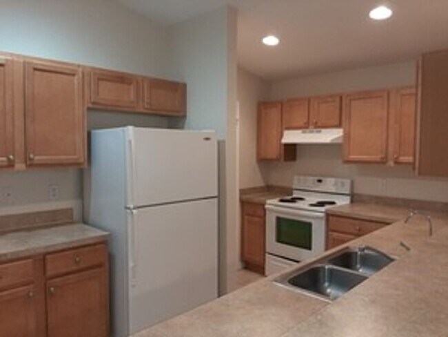 Building Photo - Cute and Quiet Country Living