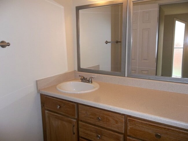 Building Photo - Comfort Meets Convenience – 3BR Fort Colli...