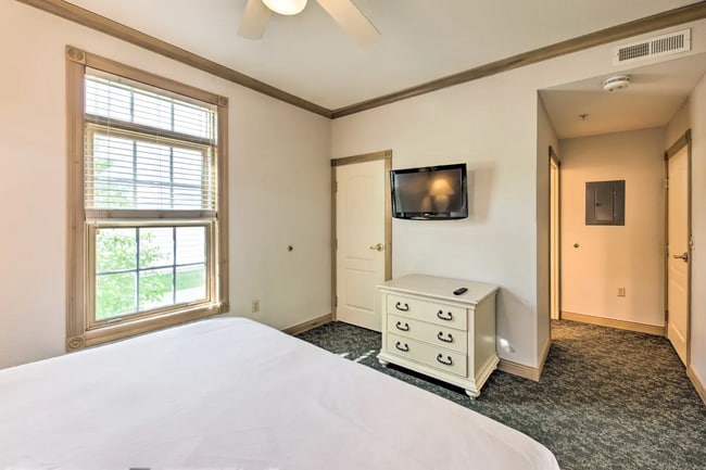 master bedroom - 418 Beachfront Dr