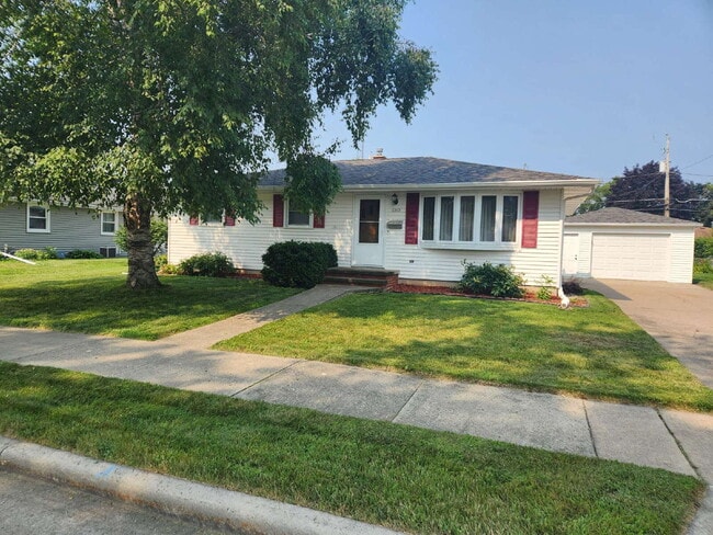 Primary Photo - Hard to Find 3 Bedroom Ranch