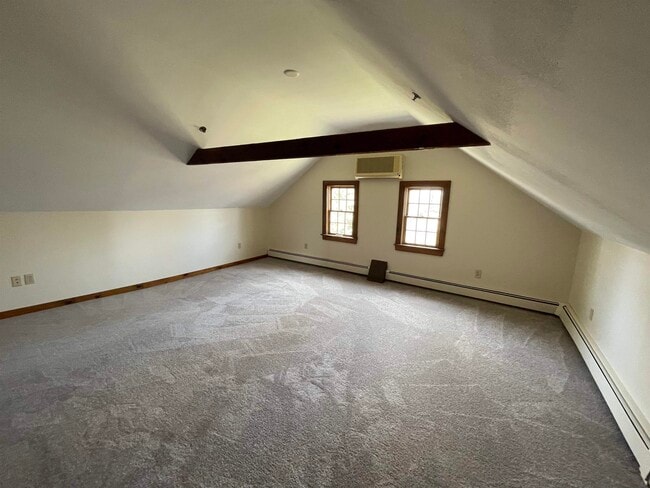 Building Photo - 454 Main St