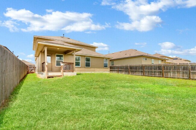 Building Photo - "Spacious 5-Bedroom Sanctuary with 2.5 Bat...