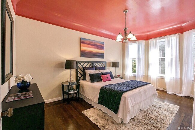 Building Photo - OPEN HOUSE SUN 4/19 Amazing Cow Hollow 3 bedroom Condo w/remodeled kitchen, hardwood floors and l...