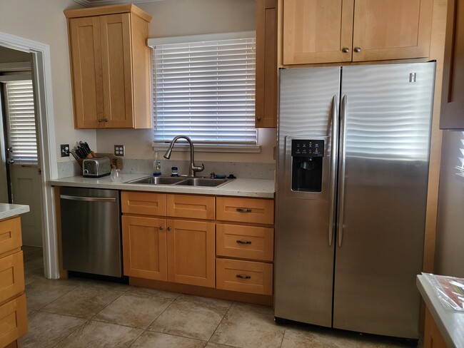 New appliances - 1146 Avoca Ave