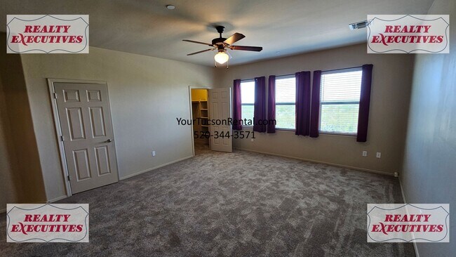 Building Photo - Wentworth Rd South - 4 Bedrooms 2.5 bathrooms, 3 car garage and large fenced yard