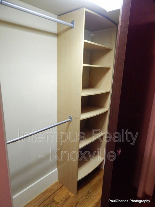 Building Photo - 402 S Gay St