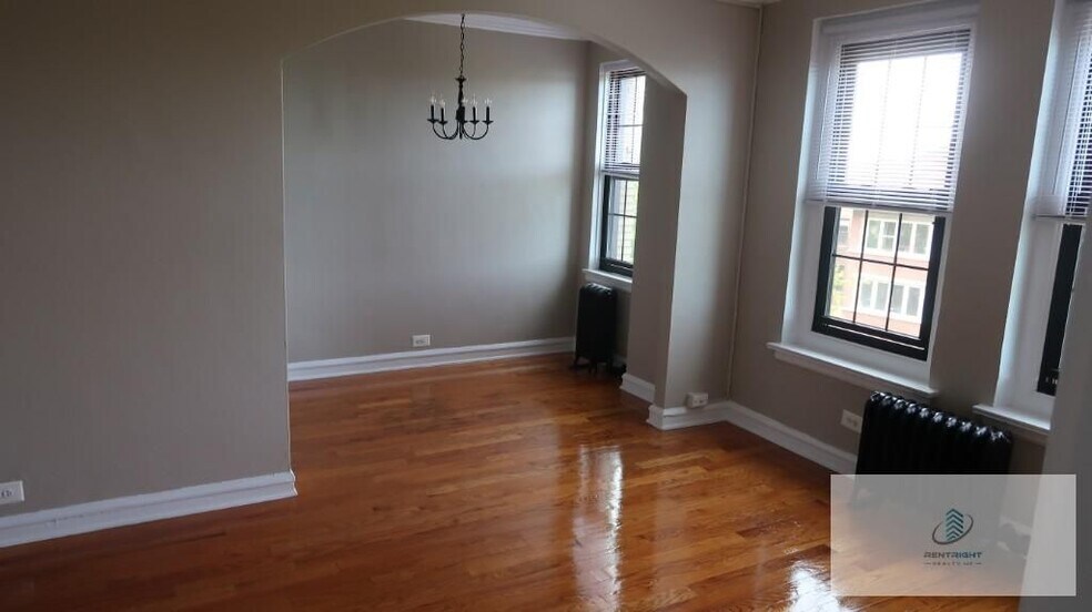 Building Photo - 1209 W Sherwin Ave