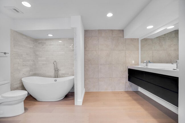 Building Photo - 6814 N 72nd Pl