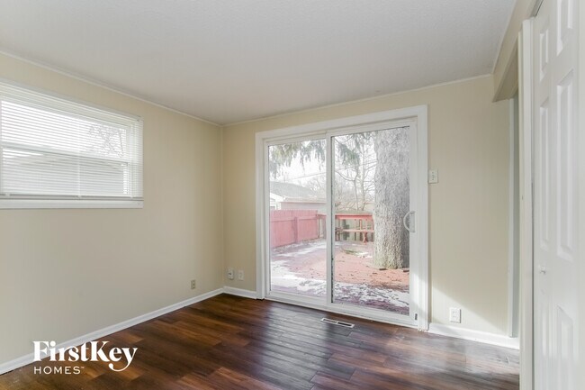 Building Photo - 728 Jackson Ave