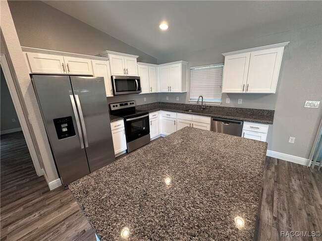 Building Photo - 9995 N Sandree Dr