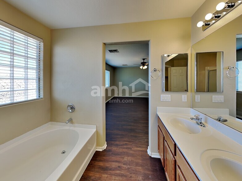 Building Photo - 7006 W Irwin Ave