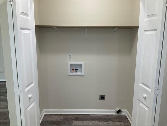 Building Photo - 5790 Hampton Ct