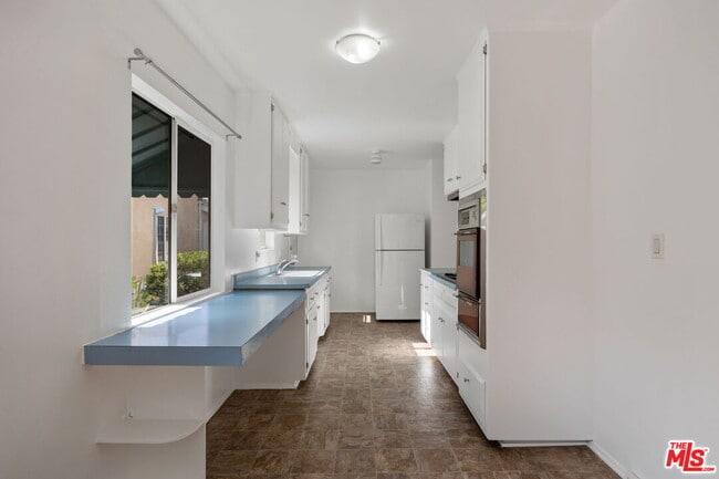 Building Photo - 1451 Armadale Ave