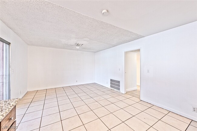 Building Photo - 2408 Paradise Village Way