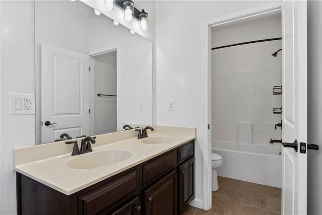 Building Photo - 6440 Century Park Pl SE