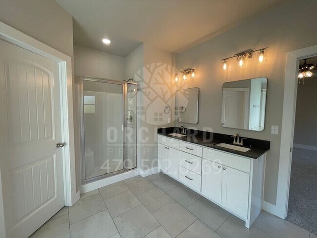 Building Photo - Bella Vista- Single-Family Home- Sought After Creekwood Plan