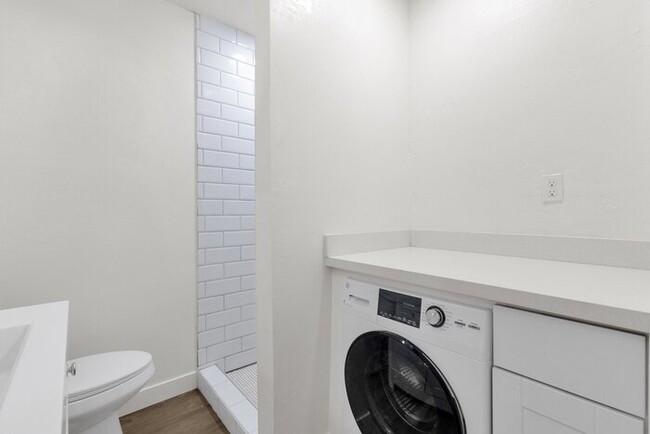 Building Photo - Brand new 3 bedroom renovation next to His...
